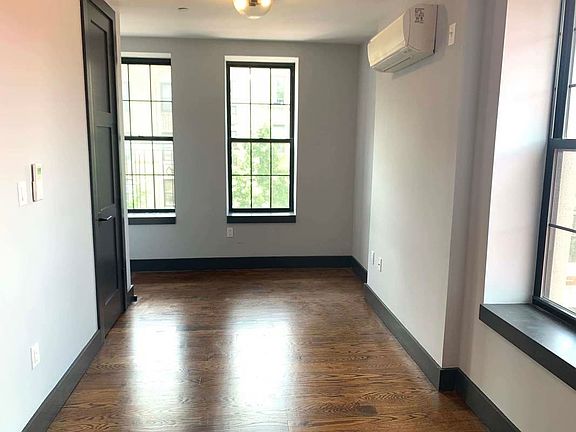 4th image of 728 Rogers Ave #3G