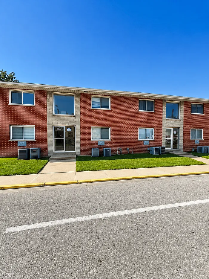 1 bed, 1.0 bath, 800 sqft, $815 — Photo 1