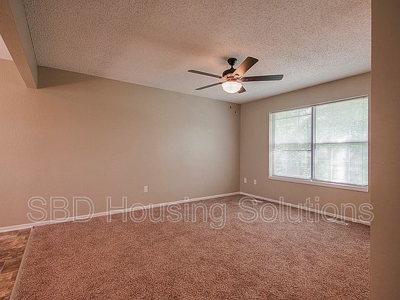 4th image of 800 SE 19th St #Oak