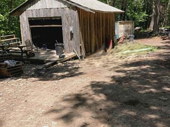 3rd image of 180 Ferndale Rd