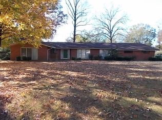 303 Oak Grove Dr, Grenada, MS 38901