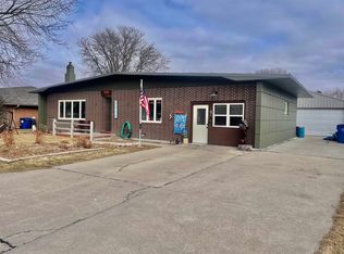 2319 Grand Crescent Dr, Gothenburg, NE 69138