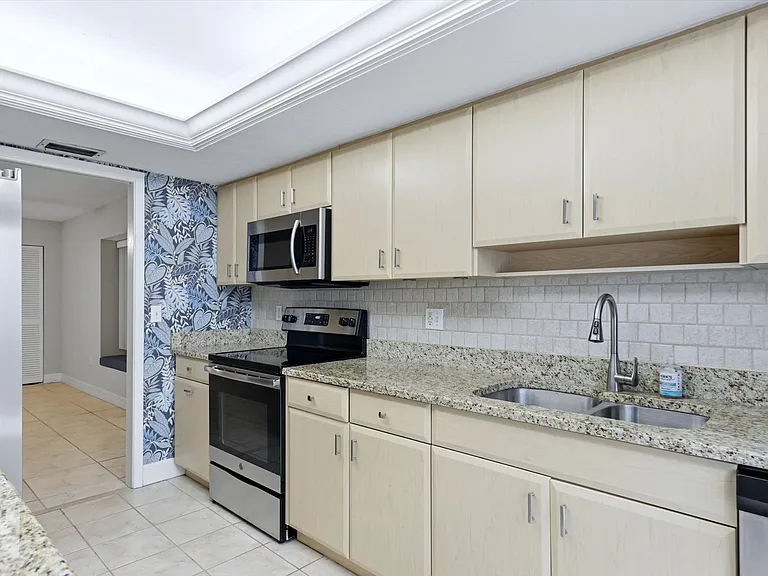 6283 Green View Cir #102 — Photo 4