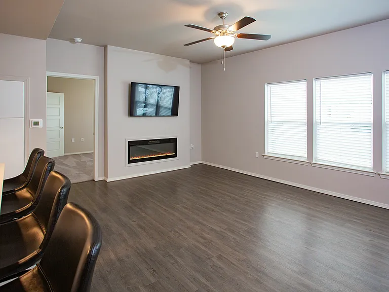 Crown at Seven Oaks Apartment Homes — Photo 13