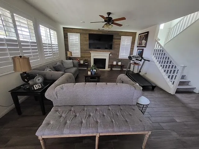 3 bed, 4.0 bath, 3090 sqft, $980 — Photo 2