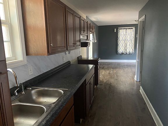 3rd image of 308 Painter St
