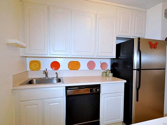 5th image of 177 E Hartsdale Ave APT 4Y