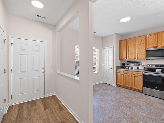 4th image of 101 Graystar Rd