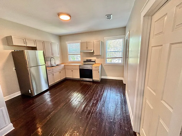 513 E Ormsby Ave — Photo 7