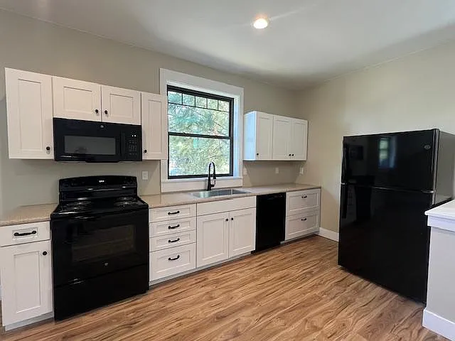 Kitchen, including dishwasher
