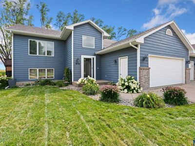 1910 Country Club Dr, Elk Point, SD, 57025