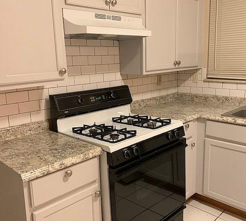 4th image of 2623 Hord Ave
