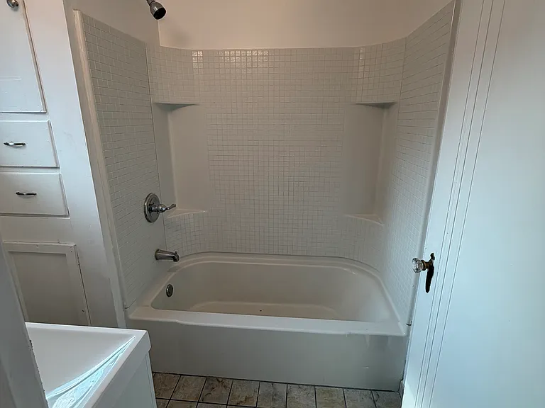 525 James St — Photo 9