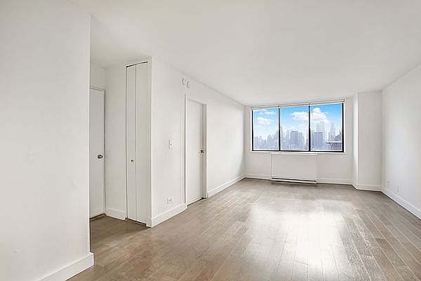 1st image of 300 Mercer St APT 28I