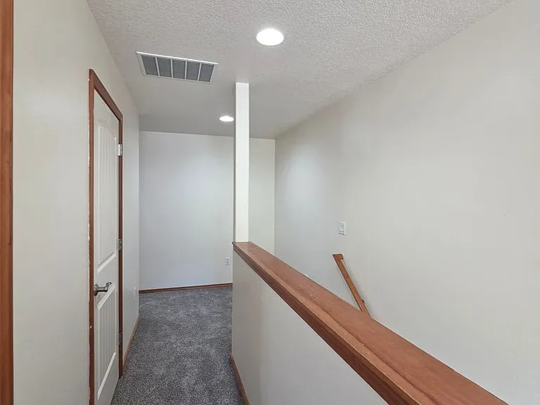 355 SW Pemberly Loop — Photo 8