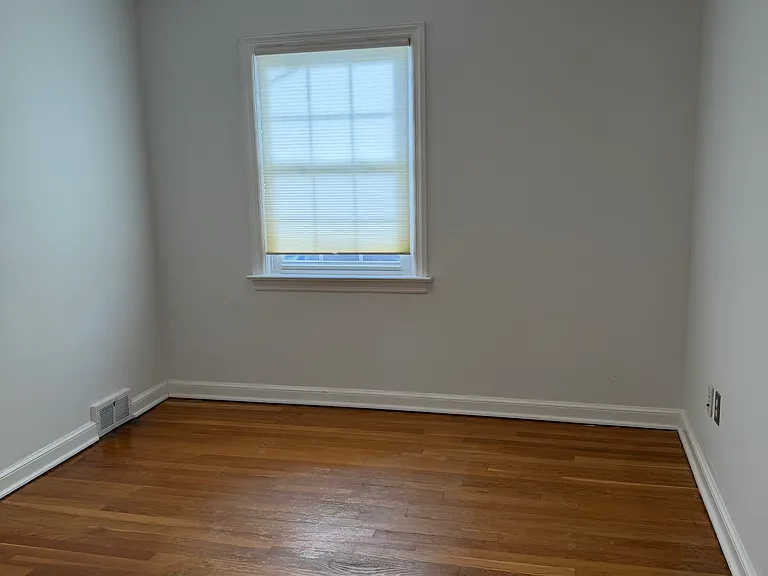 114 Alders Dr — Photo 12