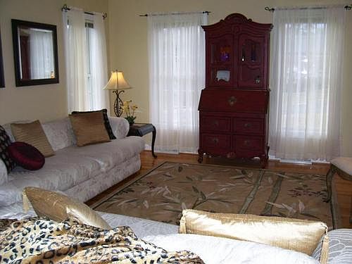 5th image of 141 Marguerite Dr