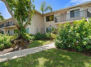 118 Palm Dr APT 10, Naples, FL 34112