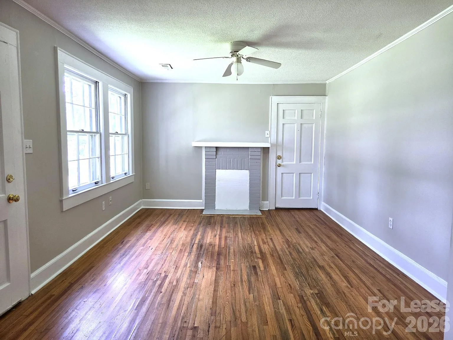 2 bed, 1.0 bath, $1,400 — Photo 2