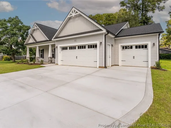 404 Gleneagles Ct, Fayetteville, NC 28311