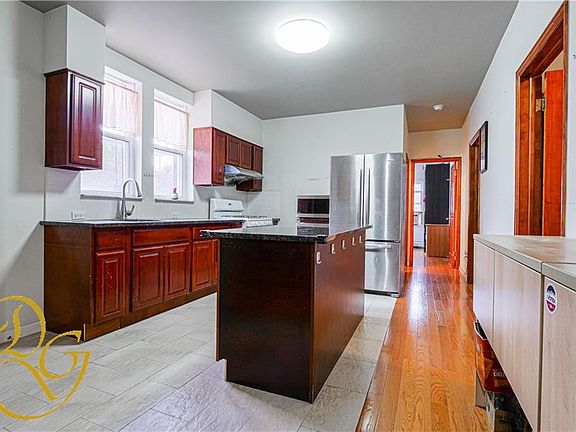 3rd image of 1512 S Ave
