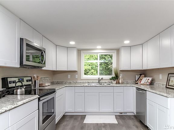 4th image of 24507 107th Avenue Ct E