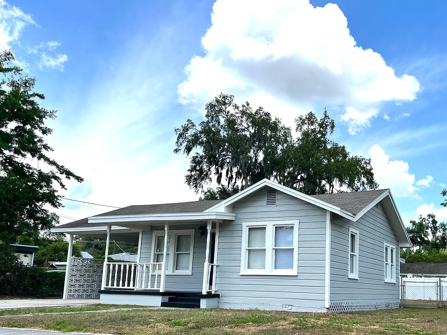 1304 E Tomlin St — Photo 1