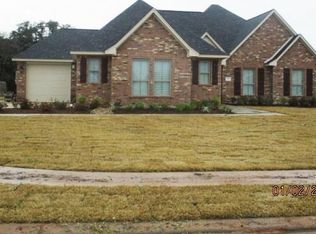 883 Spreading Oaks Dr, Angleton, TX 77515