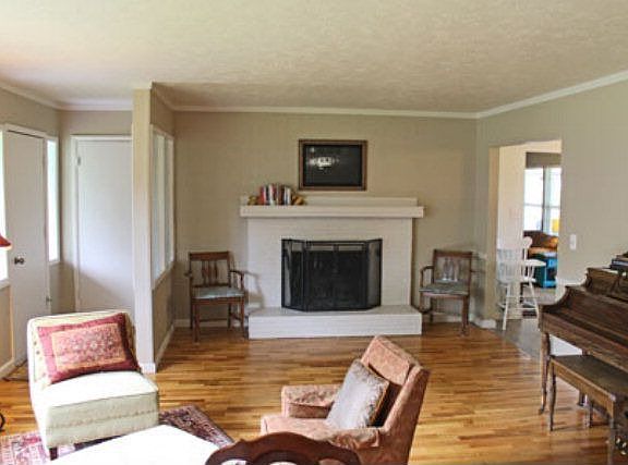 3rd image of 31 NE Ivy Ln