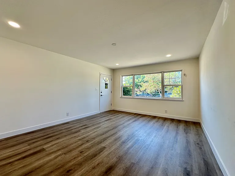 1544 San Joaquin Ave — Photo 7