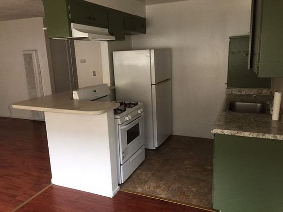 3rd image of 757 N Hill Pl APT 4