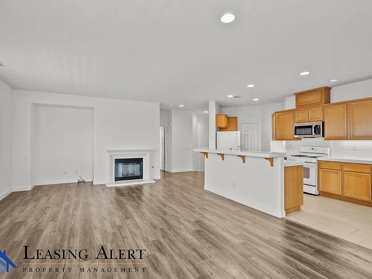 24320 Lorenzo Ln — Photo 6