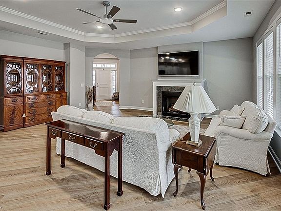 5th image of 2344 Augusta Dr