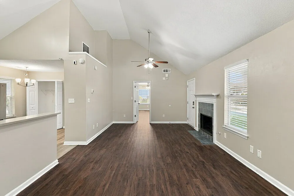 3 bed, 2.0 bath, 1137 sqft, $1,730 — Photo 4