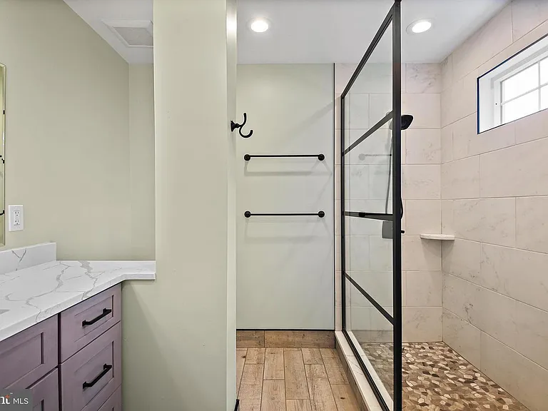 511 Avondale Dr — Photo 52