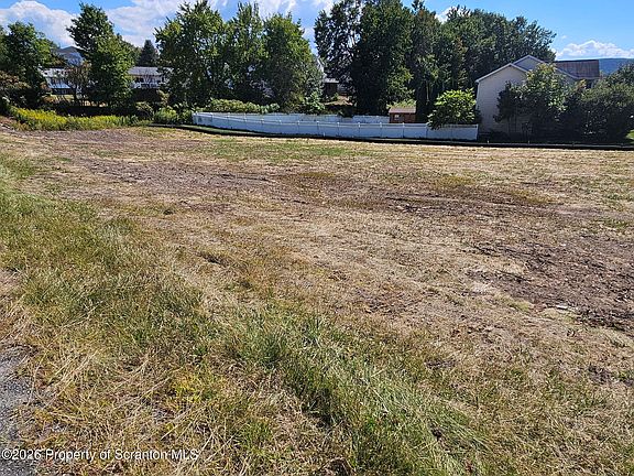 4th image of 476 Willowbrook Rd