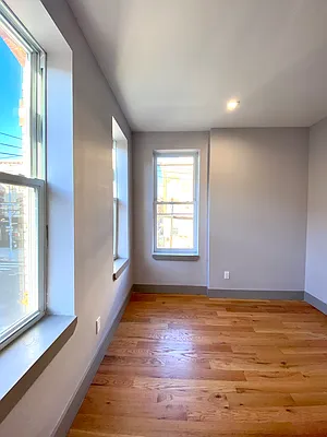 Rented by Nooklyn NYC LLC | media 4