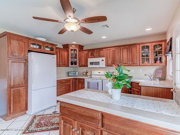 3rd image of 185A Sterling Ct #100A