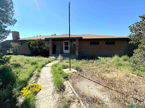3rd image of 321 E Baregrass Ln