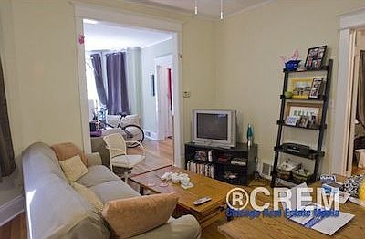 2nd image of 3833 N Wayne Ave Unit 1
