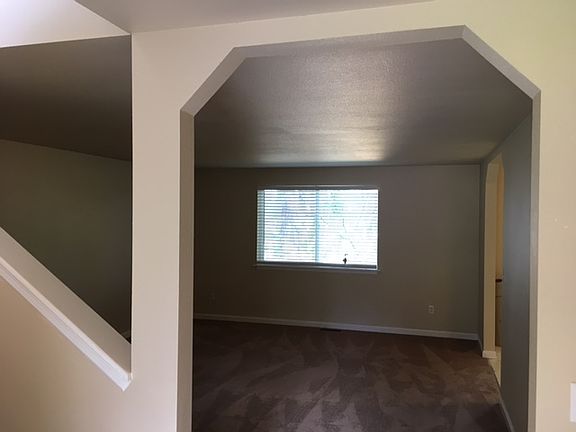4th image of 4018 Quail Dr SE