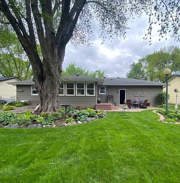 1st image of 608 Park Dr