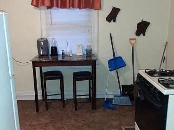 4th image of 72 Franklin St #2