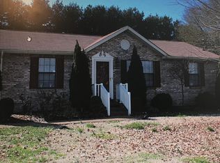 206 Oakdale Dr, White House, TN 37188