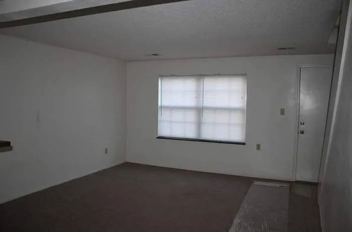 1602 NW Cardiff Dr — Photo 6