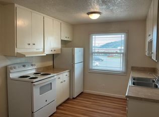 2541 NE Stephens St APT 25, Roseburg, OR 97470