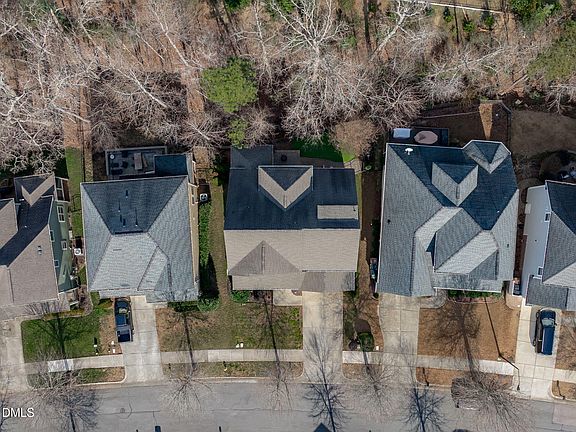 4th image of 621 Ancient Oaks Dr