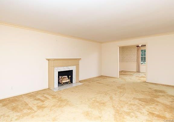 4th image of 567 Meadowbrook Ln