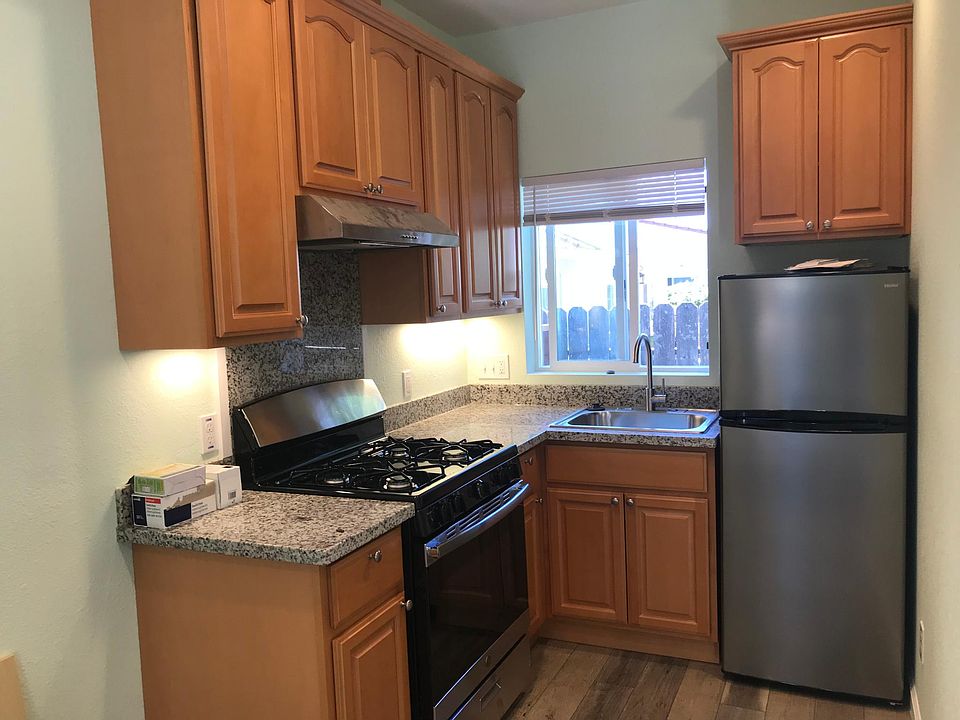 cute kitchen.