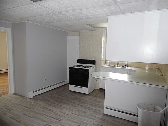 3rd image of 674 King Philip St